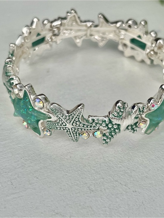 Jewelry - Starfish Stretch Bracelet Silver Tone/Green Beach Coastal Jewelry